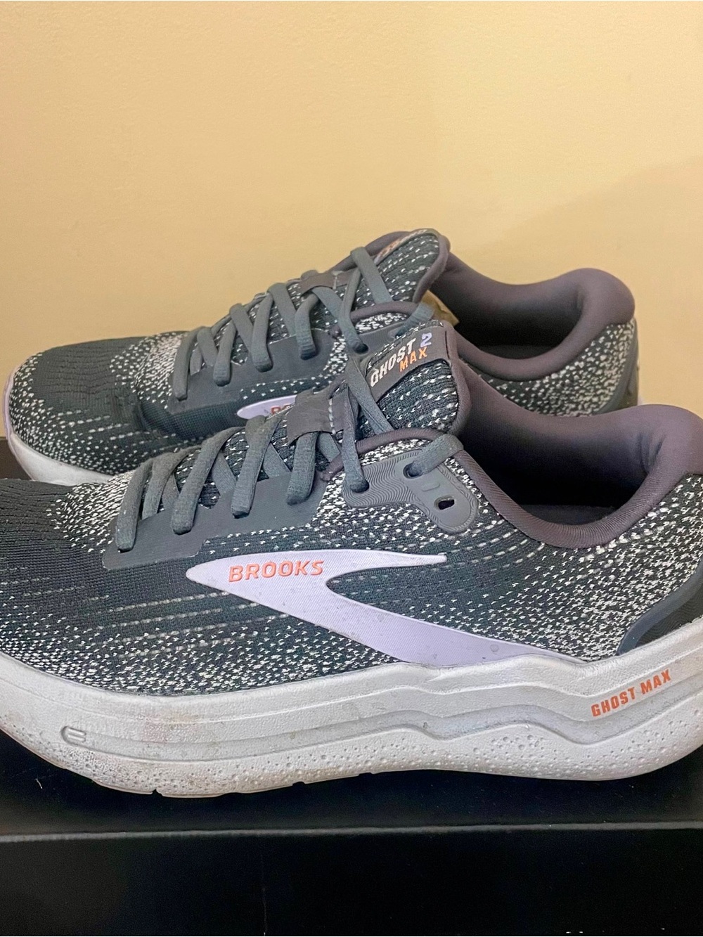 Brooks Ghost Max 2 Womens Running Shoes Ebony Grey Lilac 1204201B005 Size 8